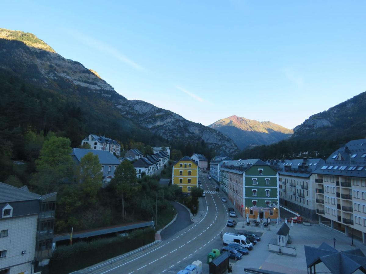 Ferienwohnung Atico Duplex Reformado Con Vistas A La Montana Canfranc Exterior foto
