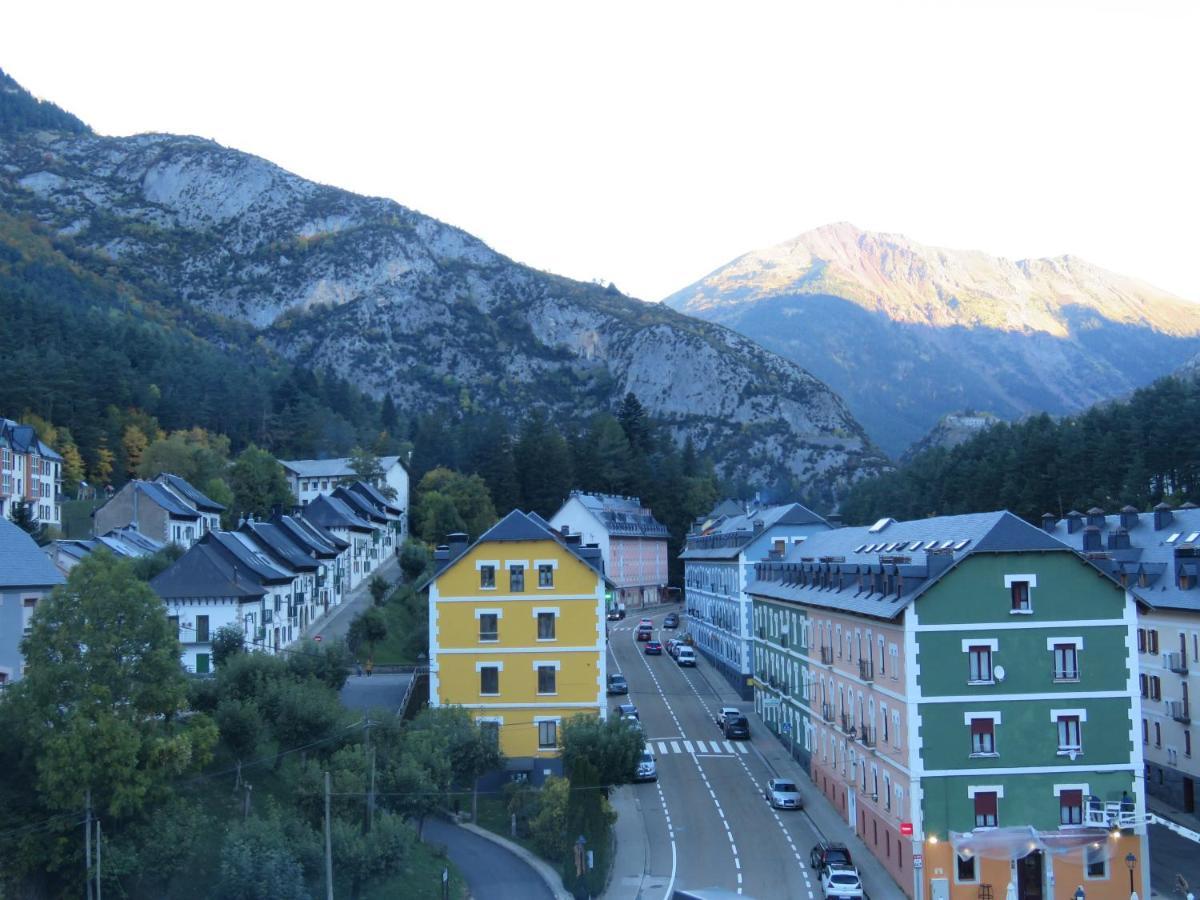 Ferienwohnung Atico Duplex Reformado Con Vistas A La Montana Canfranc Exterior foto